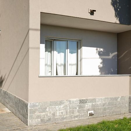 شقة 10 Min From The Airport-Wifi-Free Parking Samarate المظهر الخارجي الصورة