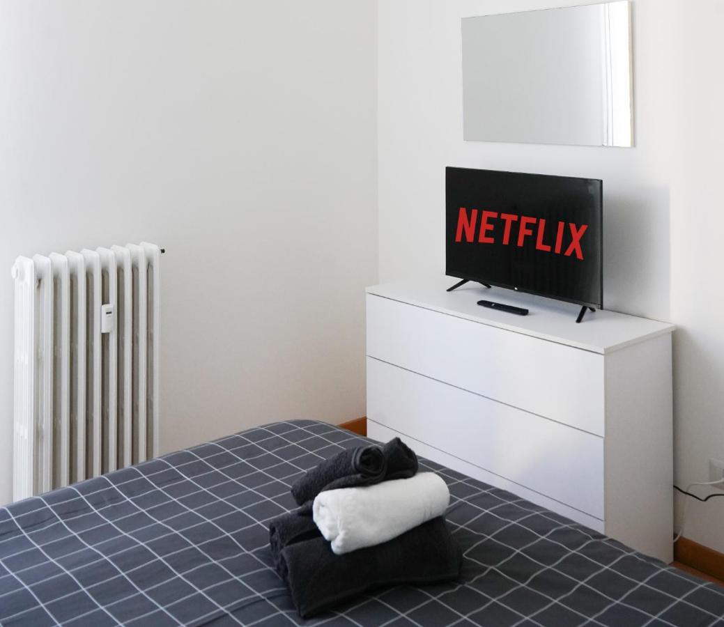 شقة 10 Min From The Airport-Wifi-Free Parking Samarate المظهر الخارجي الصورة