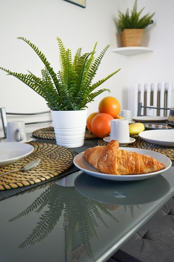 شقة 10 Min From The Airport-Wifi-Free Parking Samarate المظهر الخارجي الصورة