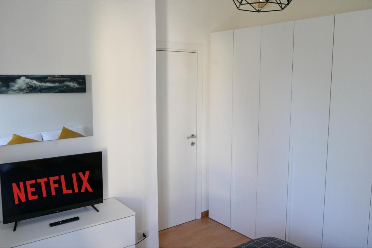 شقة 10 Min From The Airport-Wifi-Free Parking Samarate المظهر الخارجي الصورة